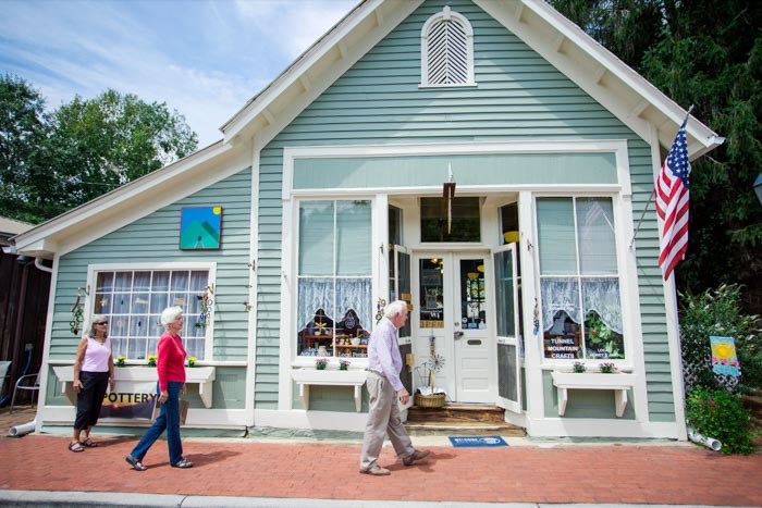 Tunnel Mountain Crafts on Front Street